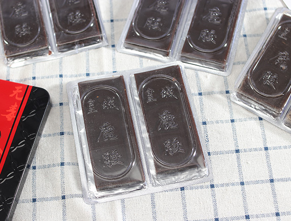 鹿膠塊鐵盒